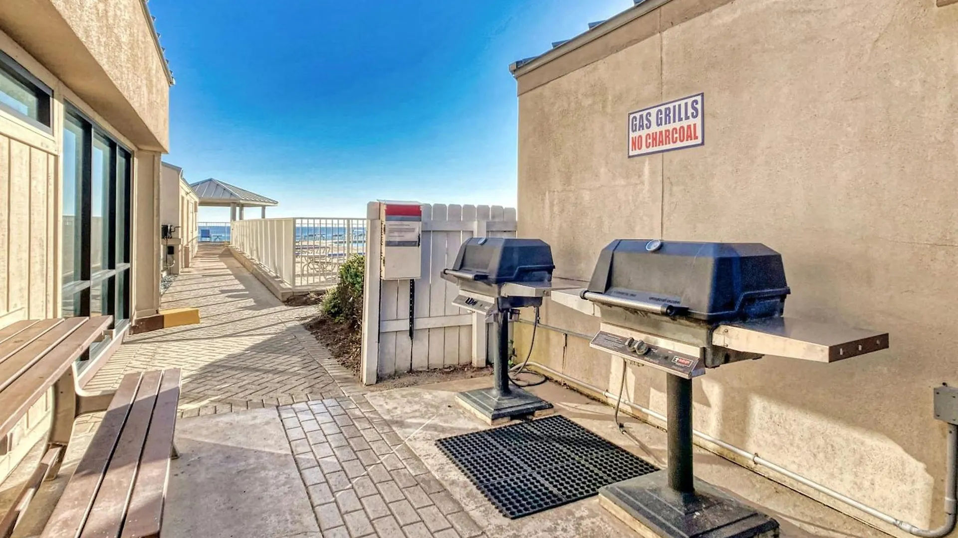 Beach House Condominiums D602 - Beachfront With Pool, Wifi, & Beach Service Destin 0*,