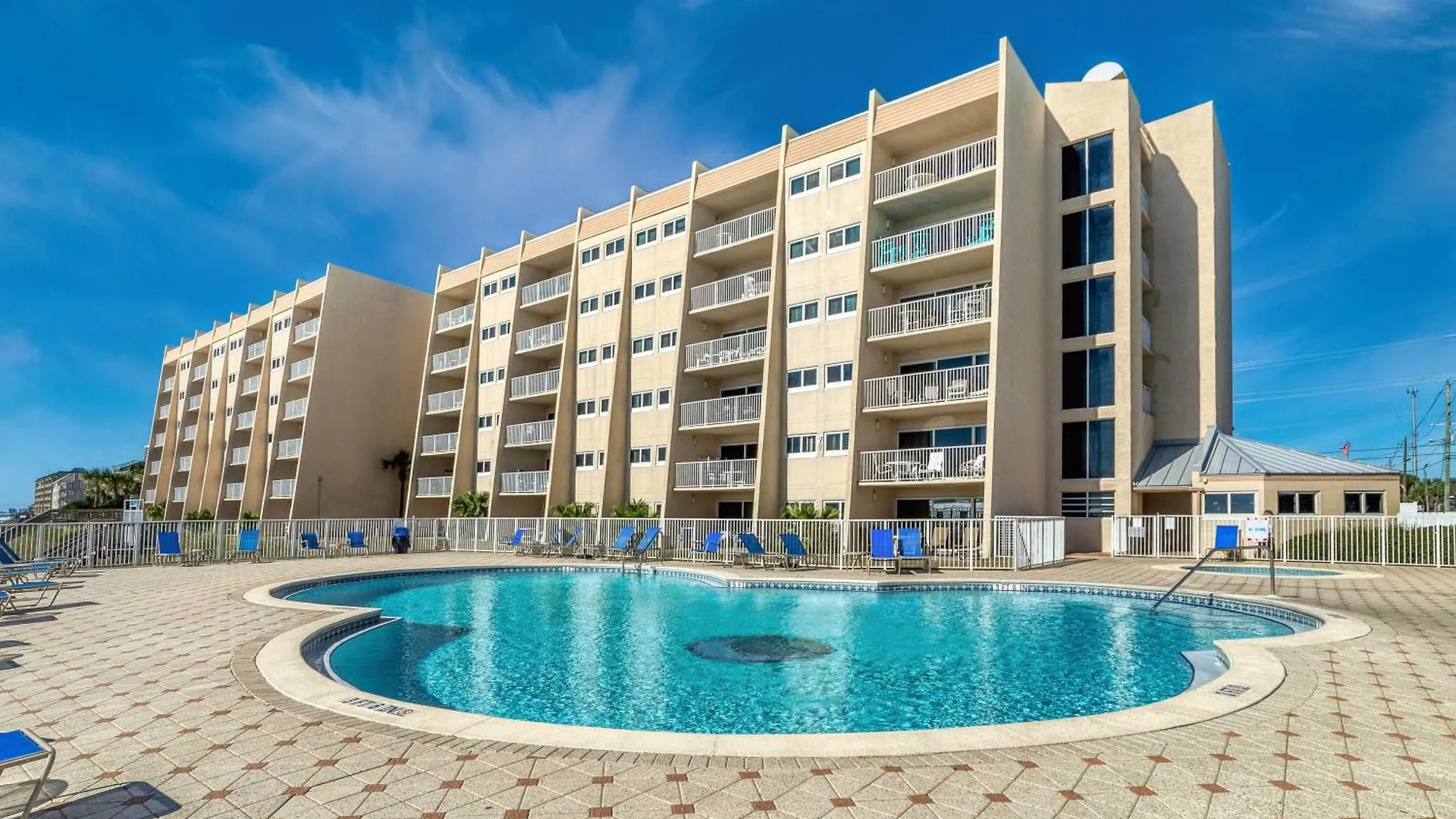 Apartment Beach House Condominiums D602 - Beachfront With Pool, Wifi, & Beach Service Destin