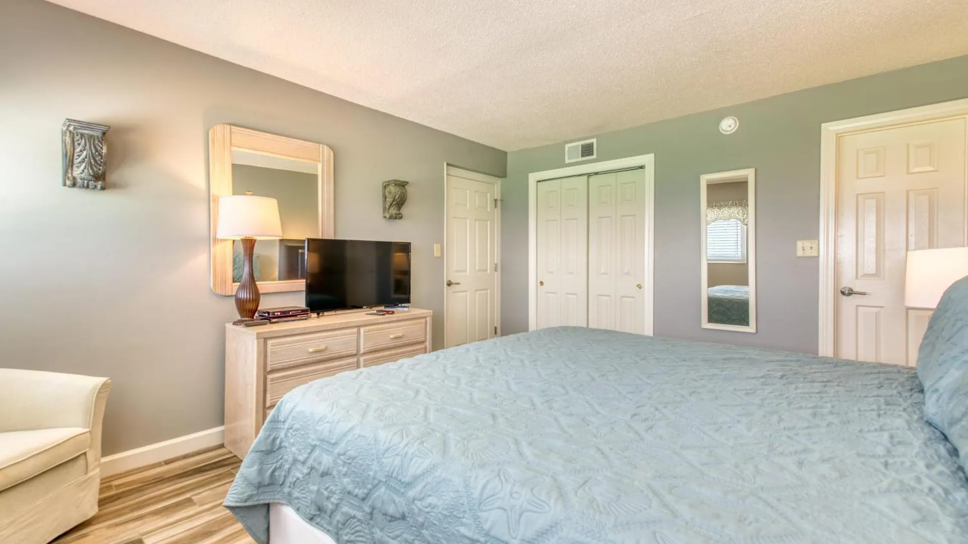 Beach House Condominiums D602 - Beachfront With Pool, Wifi, & Beach Service Destin 0*,  United States