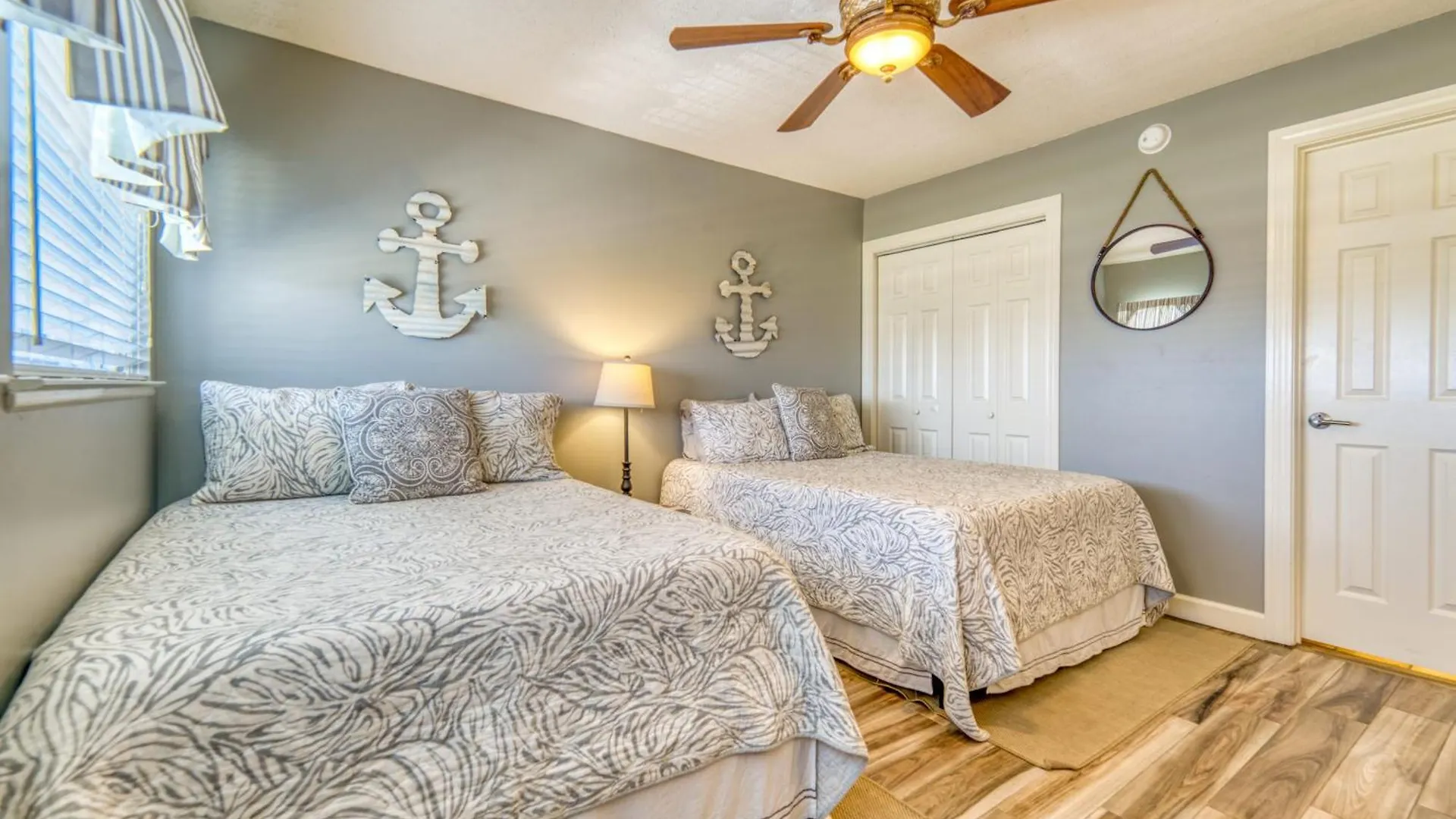 Beach House Condominiums D602 - Beachfront With Pool, Wifi, & Beach Service Destin Apartment