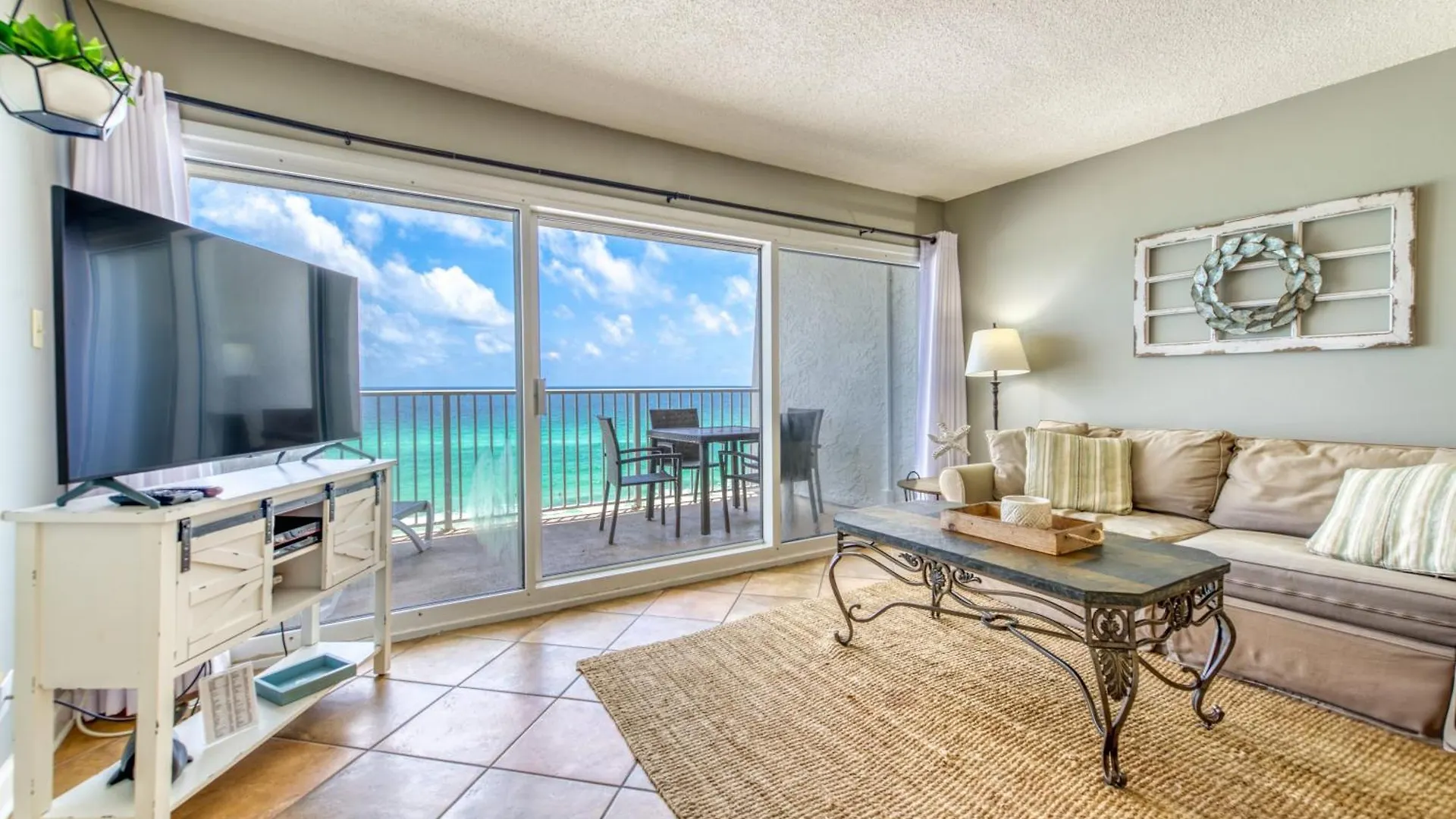 Beach House Condominiums D602 - Beachfront With Pool, Wifi, & Beach Service Destin