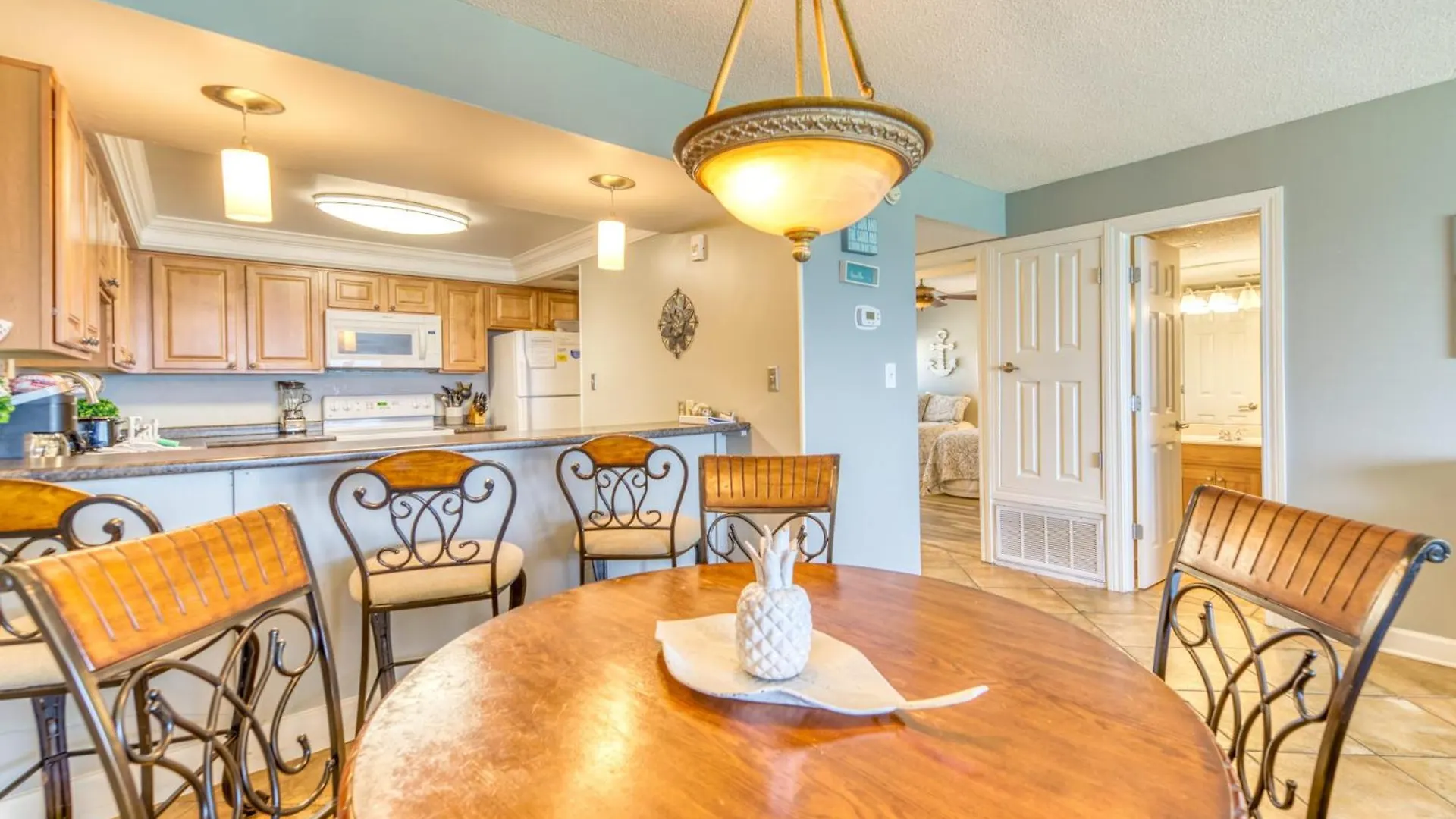 Apartment Beach House Condominiums D602 - Beachfront With Pool, Wifi, & Beach Service Destin