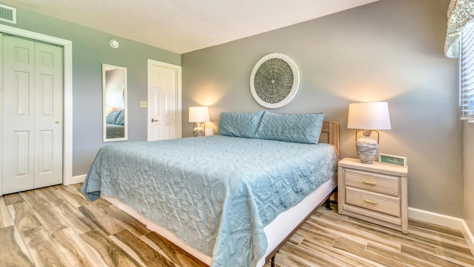 Beach House Condominiums D602 - Beachfront With Pool, Wifi, & Beach Service Destin Apartment
